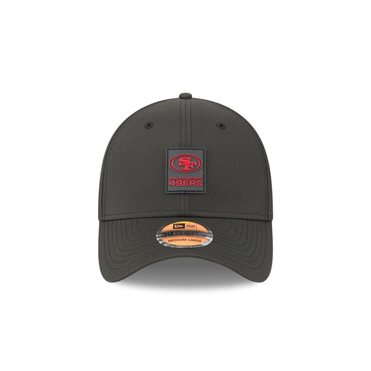 San Francisco 49ers 2025 Sideline Hot Weather Black 39THIRTY Stretch Fit Hat