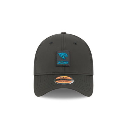 Jacksonville Jaguars 2025 Sideline Hot Weather Black 39THIRTY Stretch Fit Hat